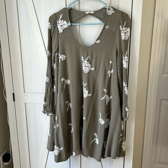 Altar'd State Dresses & Skirts - Altar’d state olive green lace long sleeve dress w/pockets Sz L